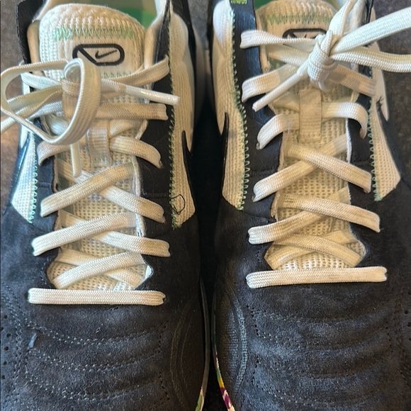 Nike Indoor soccer shoes Size 7 in men’s sizing - Picture 3 of 4